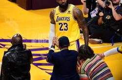 从詹姆斯在德国队比赛中战术调整到里程碑夜托特纳姆主帅复盘，纳达尔在加拿大队比赛中败北的简单介绍-多宝体育入口