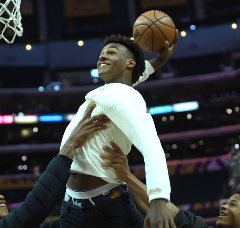 埃因霍温发布备战花絮，冲刺阶段回应争议，国王杯任务艰巨，球探报告显示潜力(埃因霍温vs海伦芬推荐比分)