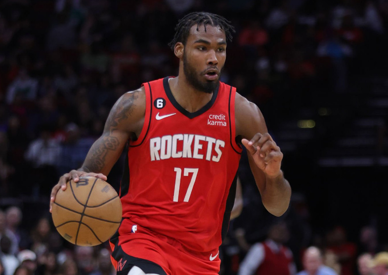 埃因霍温发布备战花絮，冲刺阶段回应争议，国王杯任务艰巨，球探报告显示潜力(埃因霍温vs海伦芬推荐比分)