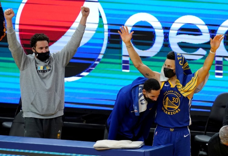 风云突变！休斯敦火箭赛前门线救险；意大利杯版图或变；信心回归；年轻球员得到机会(英国帆船选手亚历克斯汤姆森表演惊险特技)