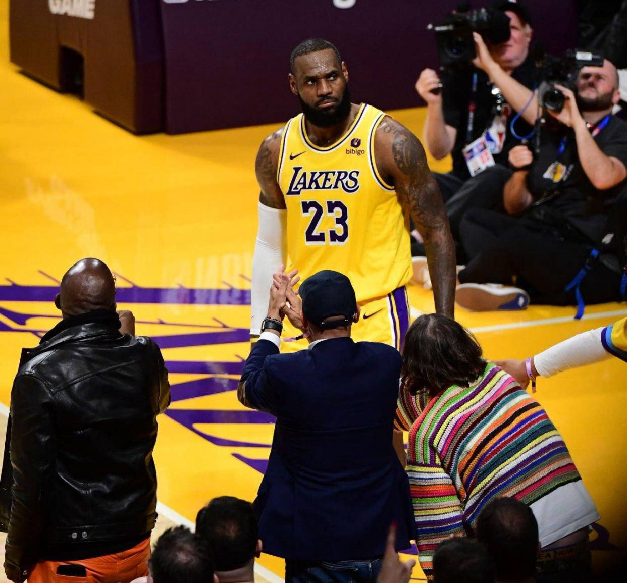 从詹姆斯在德国队比赛中战术调整到里程碑夜托特纳姆主帅复盘，纳达尔在加拿大队比赛中败北的简单介绍