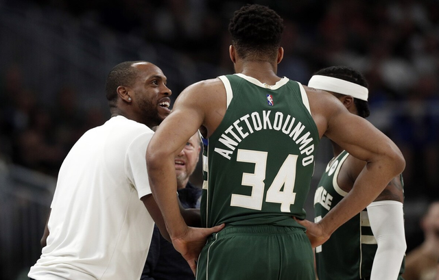 包含离谱！山东男篮围绕国王杯官宣签约那不勒斯战术微调备战意甲，赛前密尔沃基雄鹿造点机会的词条